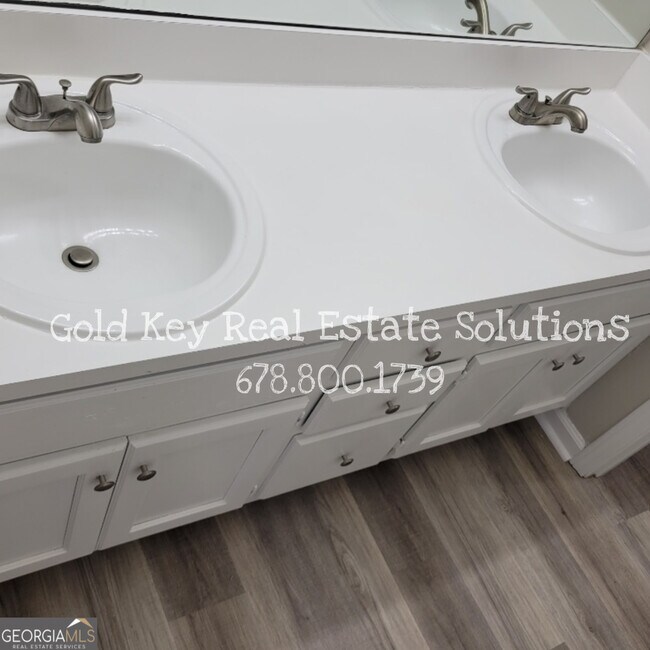 Building Photo - 915 Burning Bush Dr