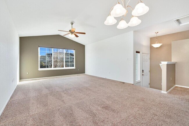 Building Photo - 326 Moss Rock Way