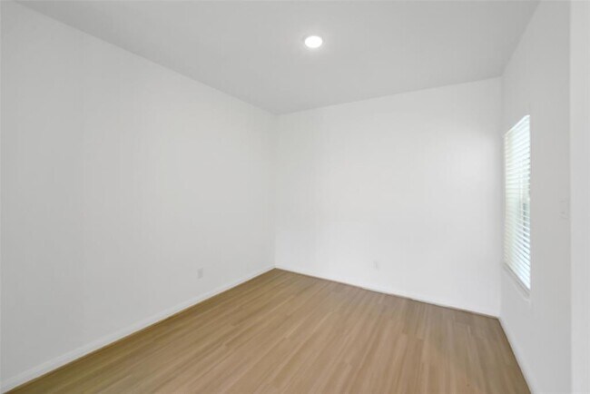 Building Photo - 13311 Campos Dr
