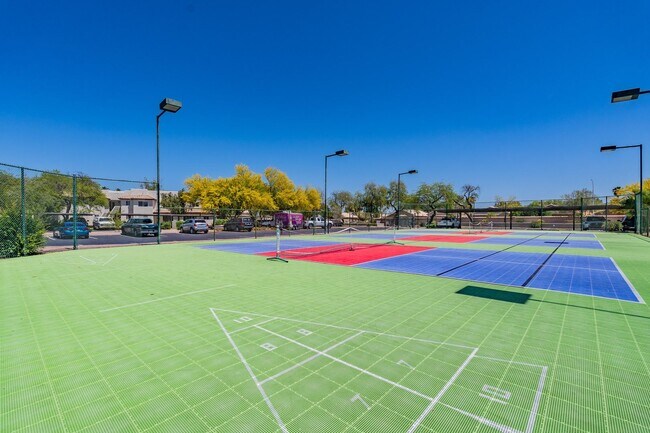 Building Photo - Chandler's Best-Kept Secret: Spacious Cond...