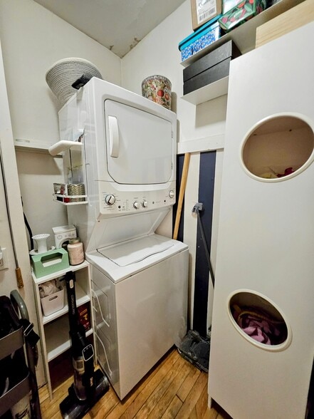 Building Photo - 2622 N Stowell Ave