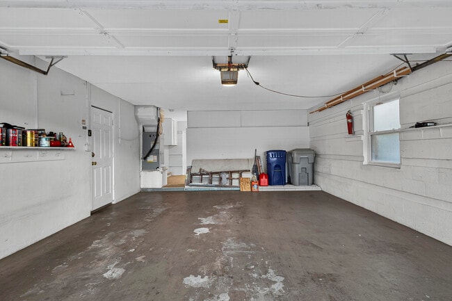 Building Photo - 2750 SE 3rd St