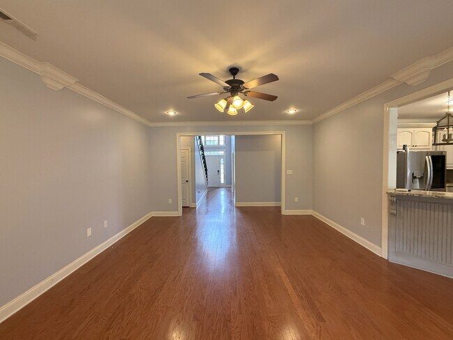 Building Photo - 118 Crystal Lake Dr