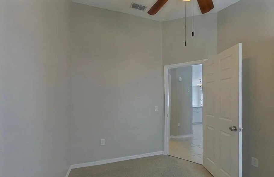 Building Photo - 2412 Cedarfield Ln