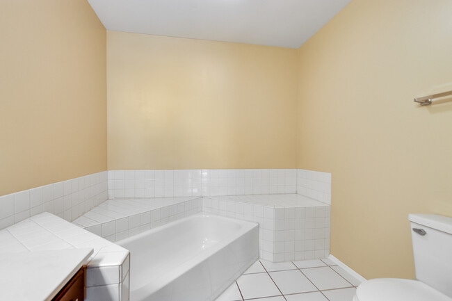 Building Photo - 164 White Branch Ct