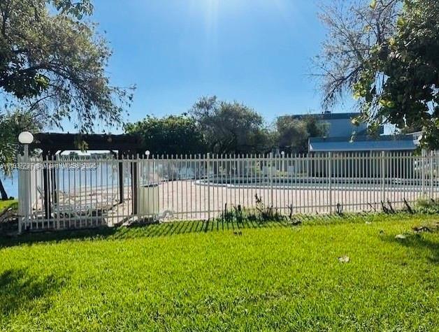 Building Photo - 9375 Fontainebleau Blvd