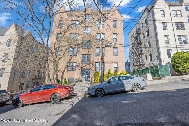 Building Photo - 37 Avon Pl