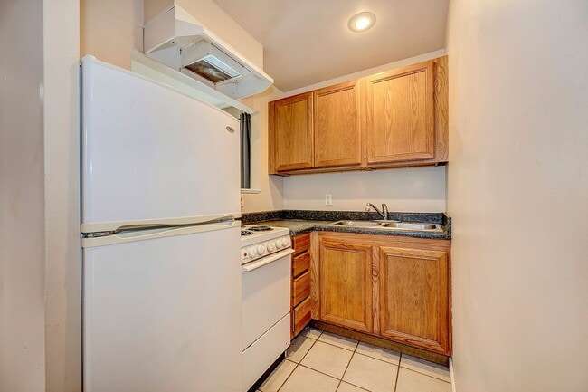 Building Photo - One Bed/One Bath Seattle Apartment