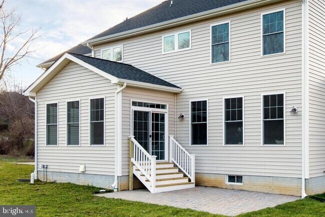 Building Photo - 1201 Regal Ln