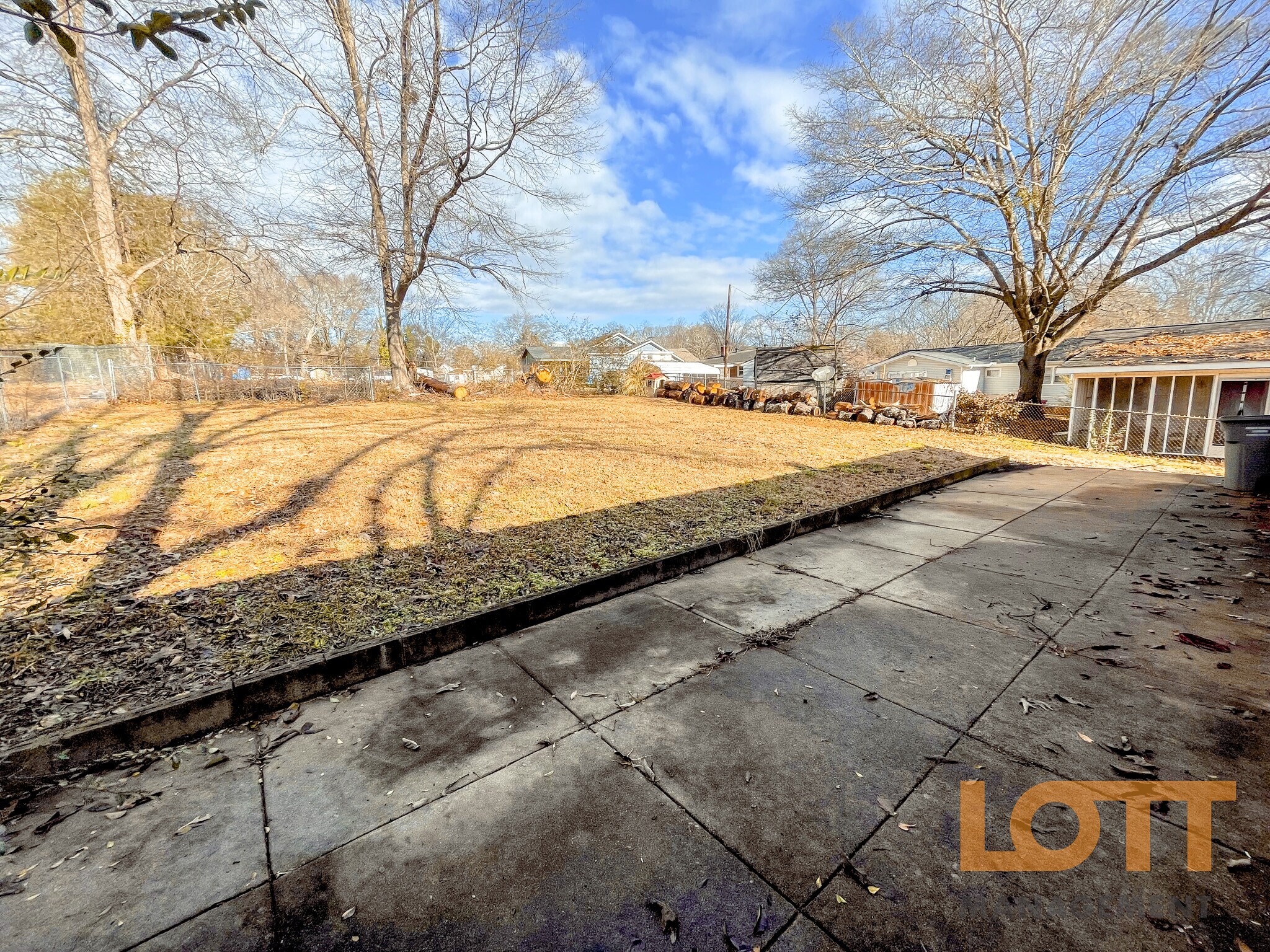 Building Photo - 323 Welcome Ave