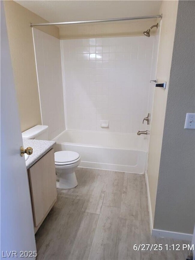 Building Photo - Well-Designed Silverado Ranch Condo | Spli...