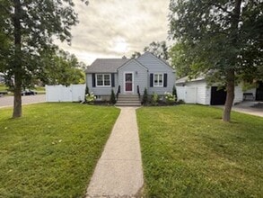 Building Photo - Elm Street Duplex