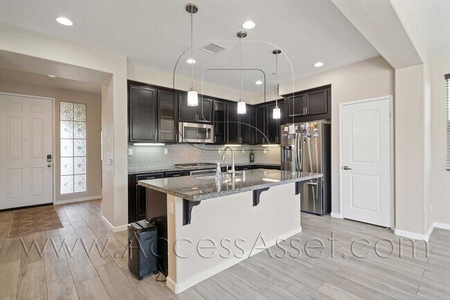 Building Photo - Stunning  Two-Story 4 Bed/3 Bath Home in B...