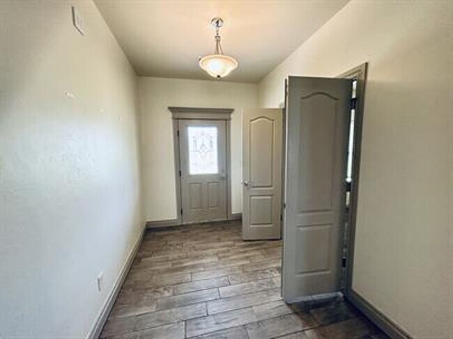 Building Photo - 4 Bedroom