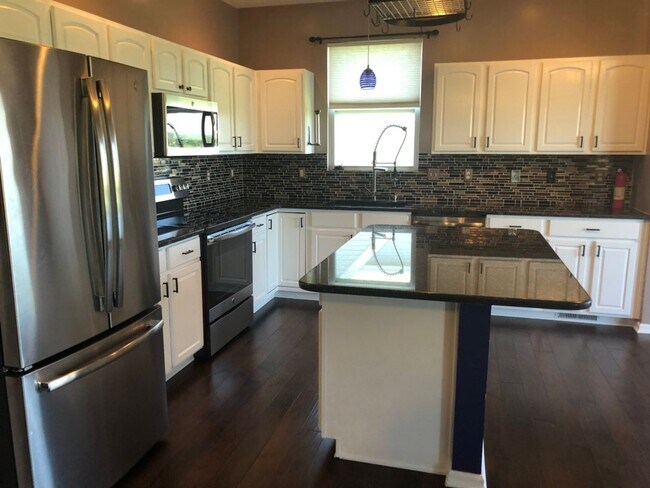 Building Photo - Home for rent in Bellevue!