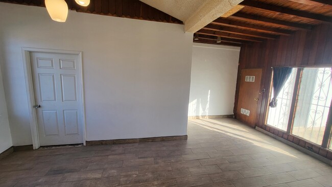 Building Photo - 906 Driver Cir