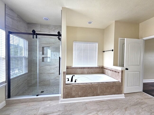Building Photo - 3019 Kilknockie Dr