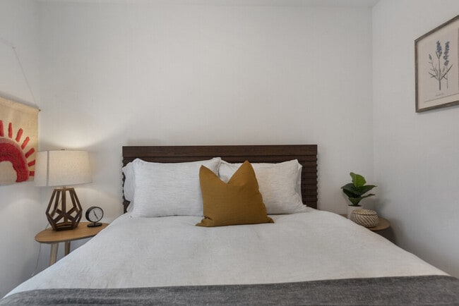 Building Photo - 1505 E Spruce St