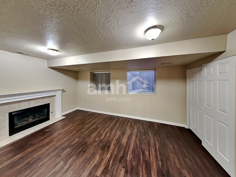 Building Photo - 536 S 925 E