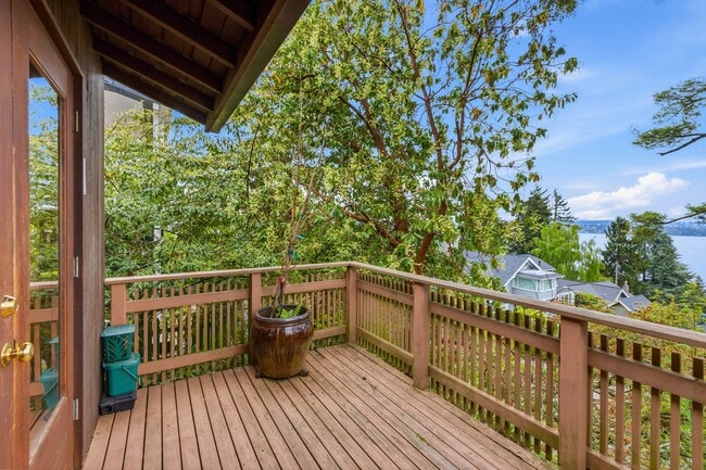 Building Photo - 4Bd/2.75Ba Seattle House