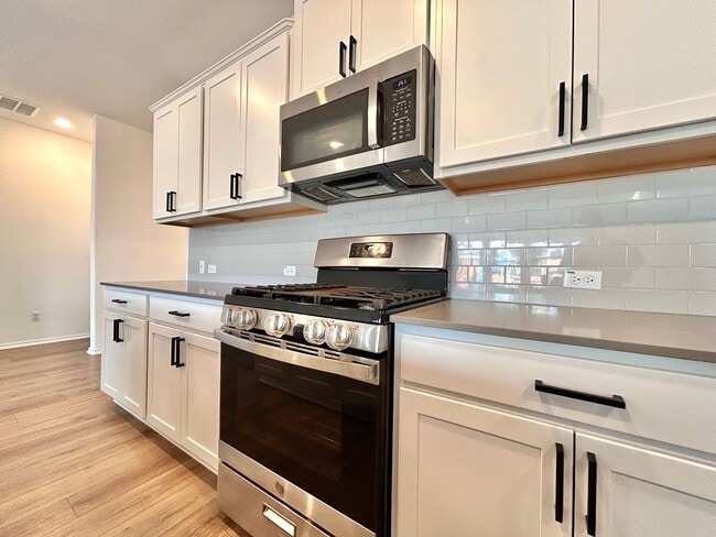 Building Photo - Spacious 4/BR 2.5/BA Two-Level Home with 3-Car Garage & Covered Deck