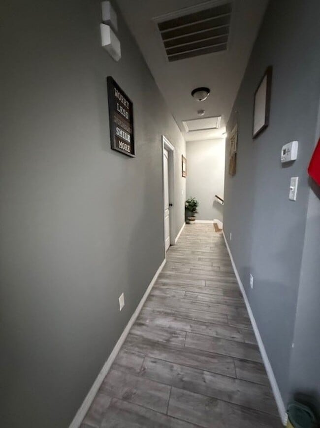 Building Photo - 324