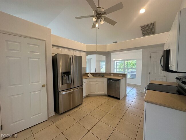 Building Photo - 3929 NW 42nd Ave