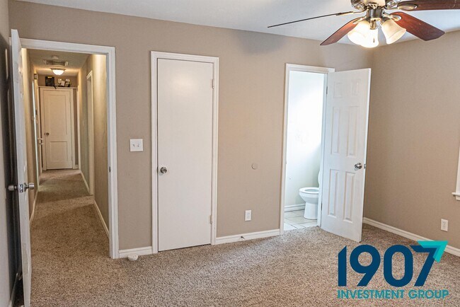 Building Photo - 700 NW 89th St