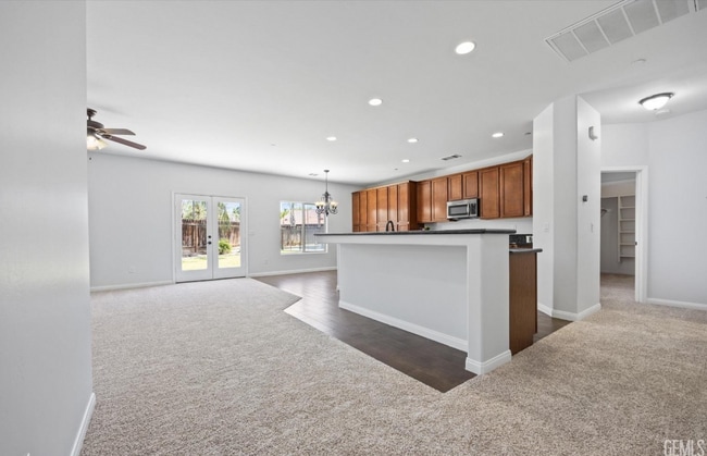 Building Photo - Luxury Furnished 4-Bed Home w/ Pool, Spa, ...