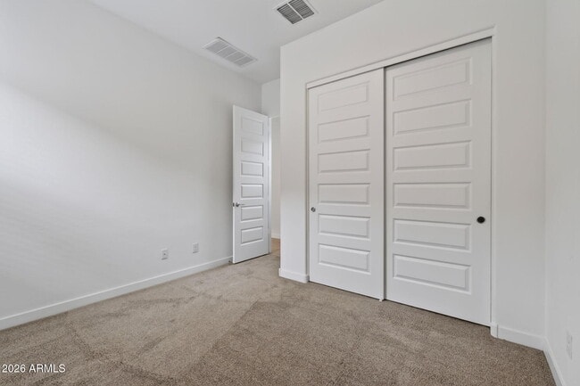 Building Photo - 203 E Birchwood Pl