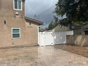 Building Photo - 10307 Floralita Ave