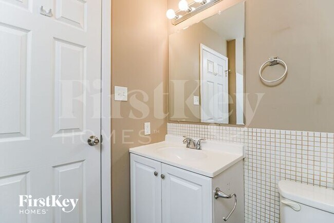 Building Photo - 5348 Trailoaks Dr