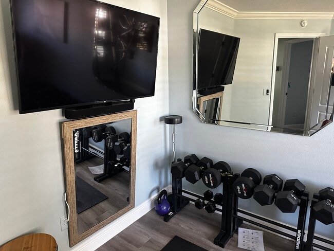 Building Photo - 2000 Ardmore Way