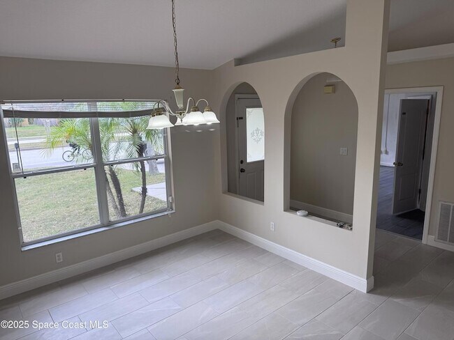 Building Photo - 1565 Emerson Dr SE