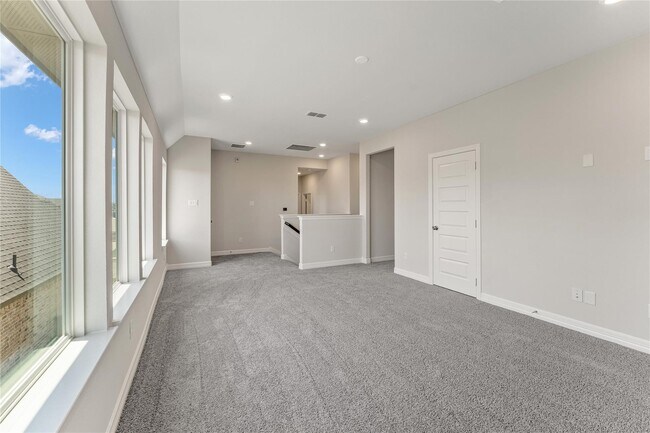 Building Photo - 28938 Hauter Wy