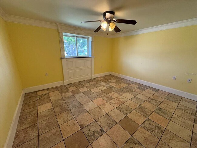 Building Photo - 1061 Rushmore Dr