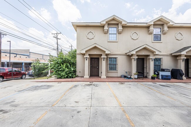Primary Photo - 1220 Rosario St