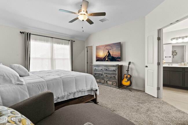 Building Photo - 13920 Loreina Luz Ave