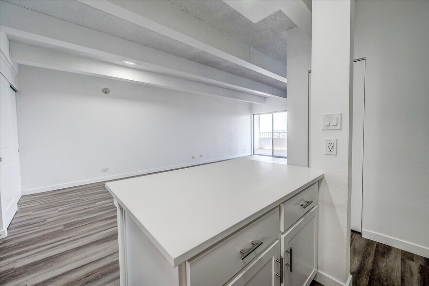 Building Photo - 130 N Pearl St