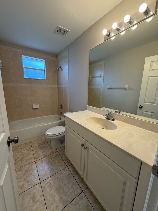 Building Photo - 3417 1st St SW