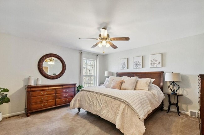 Building Photo - 4 Bedroom 2 Bath Townhome in Exton Station