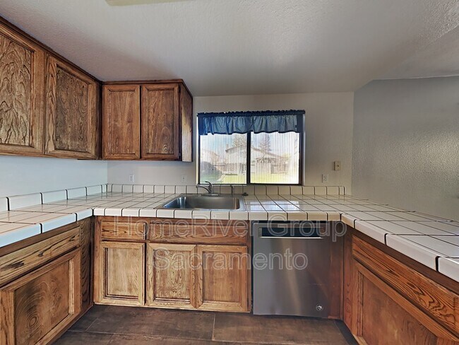 Building Photo - 27 Cedar Grove Ct