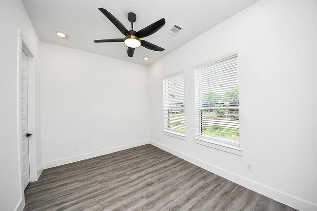 Building Photo - 3604 Runnels St