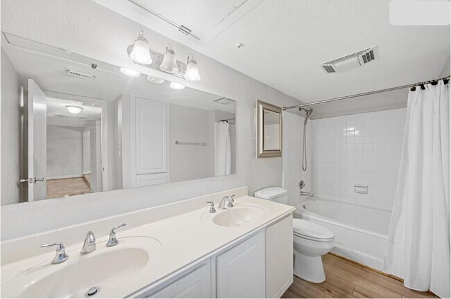 Building Photo - 2277 S Kirkwood Rd