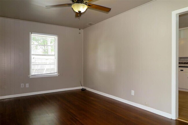 Building Photo - 1205 Forest St