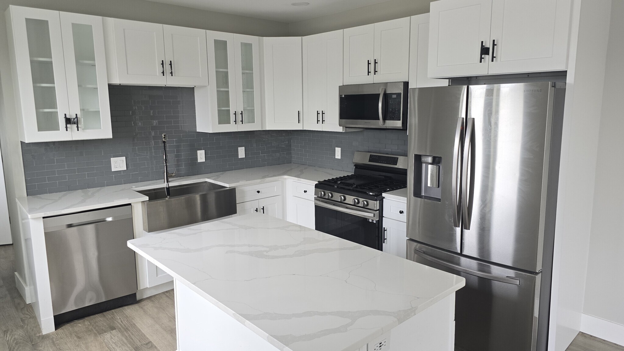 Building Photo - 484 Shurs Ln