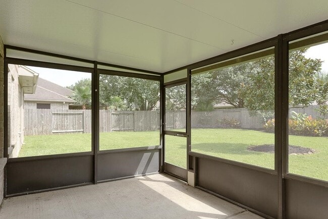 Building Photo - 3327 Summerwood Ln