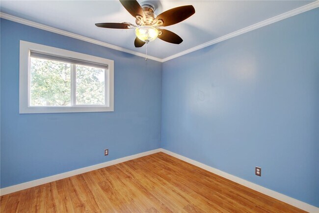 Building Photo - 900 Aurora Cir