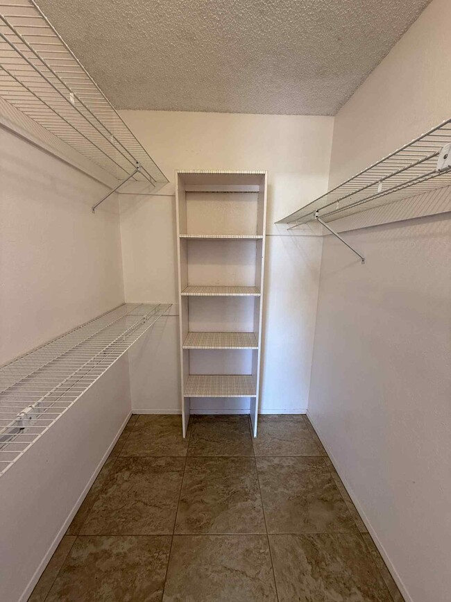 Building Photo - 5204 N Tigua Dr