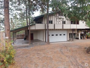 Building Photo - Country Living at it's Finest, 5-Bed Home ...